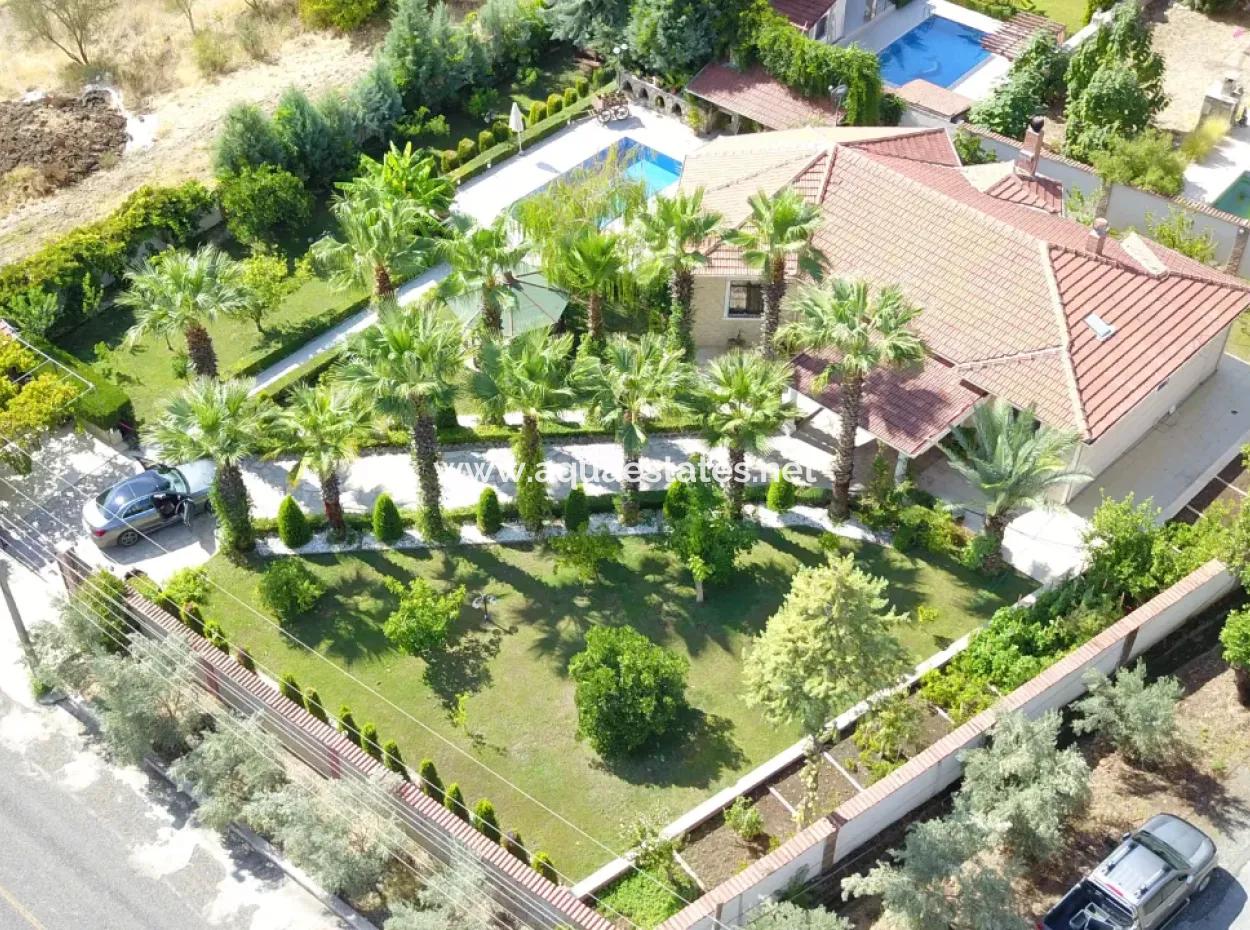 Luxusvilla Mit Pool In 1458 M² Grundstück Zum Verkauf In Köyceğiz