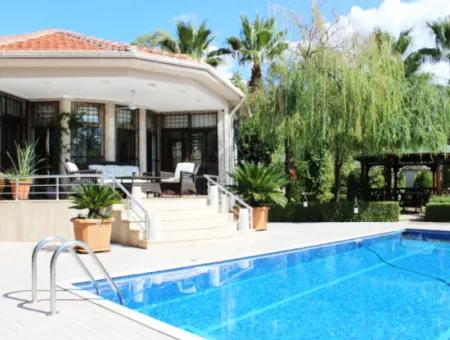 Luxusvilla Mit Pool In 1458 M² Grundstück Zum Verkauf In Köyceğiz