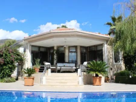 Luxusvilla Mit Pool In 1458 M² Grundstück Zum Verkauf In Köyceğiz