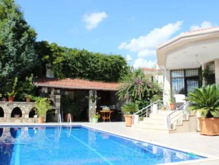 Luxusvilla Mit Pool In 1458 M² Grundstück Zum Verkauf In Köyceğiz