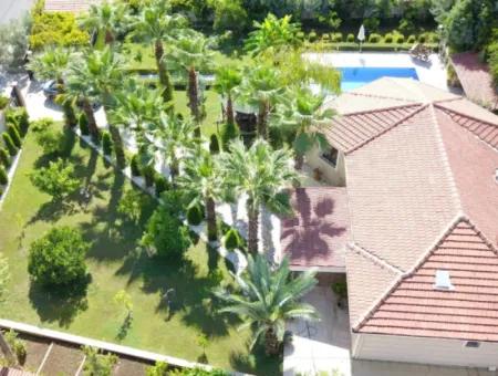 Luxusvilla Mit Pool In 1458 M² Grundstück Zum Verkauf In Köyceğiz