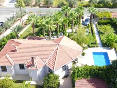 Luxusvilla Mit Pool In 1458 M² Grundstück Zum Verkauf In Köyceğiz