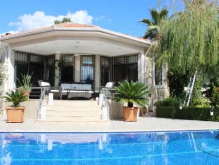 Luxusvilla Mit Pool In 1458 M² Grundstück Zum Verkauf In Köyceğiz