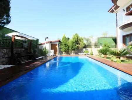 Villa Mit Pool Zum Verkauf In Köyceğiz