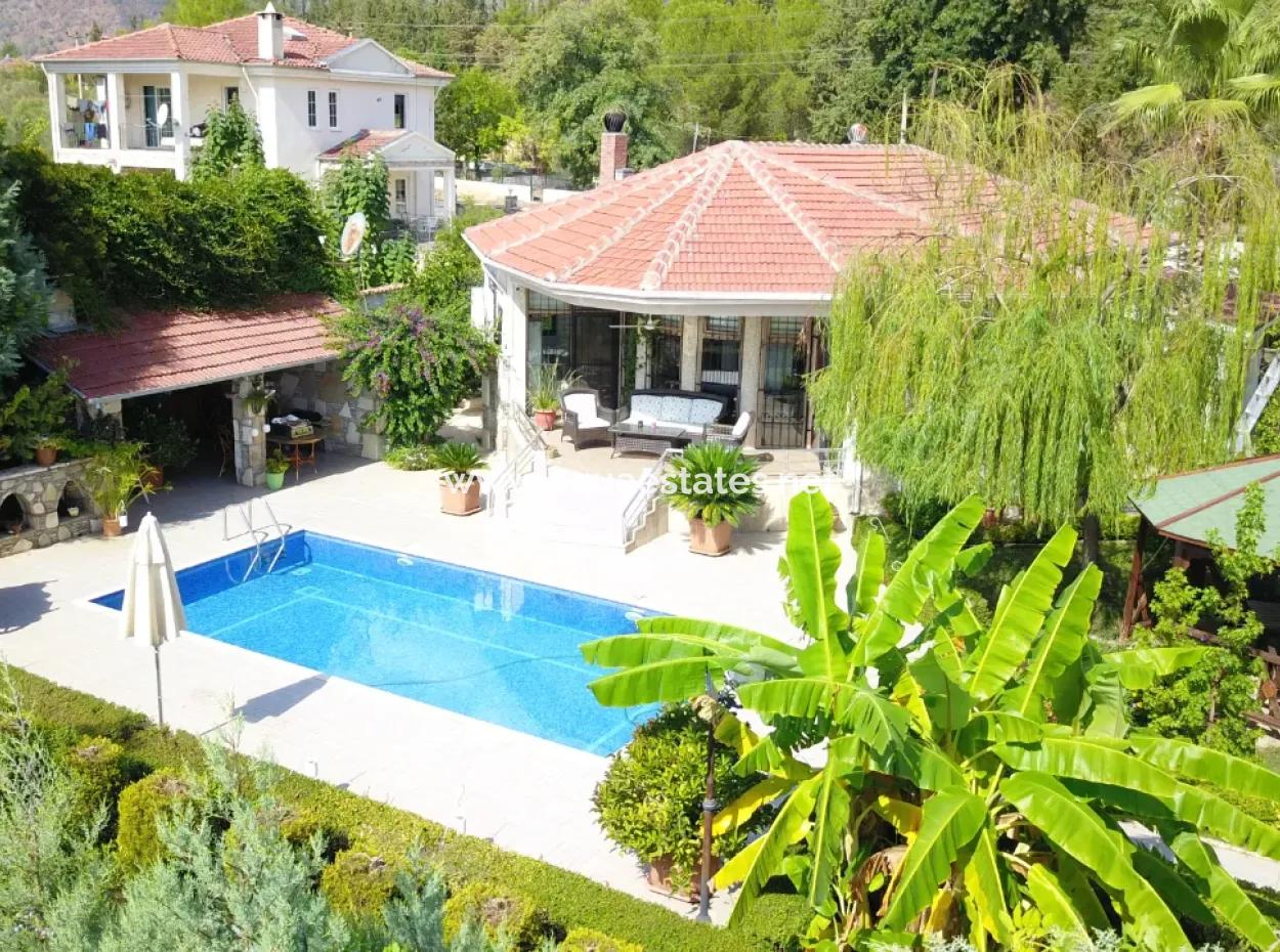 Luxury Villa With Pool In 1458 M² Plot For Sale In Köyceğiz