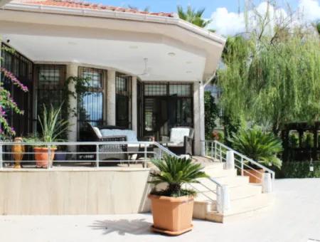 Luxury Villa With Pool In 1458 M² Plot For Sale In Köyceğiz