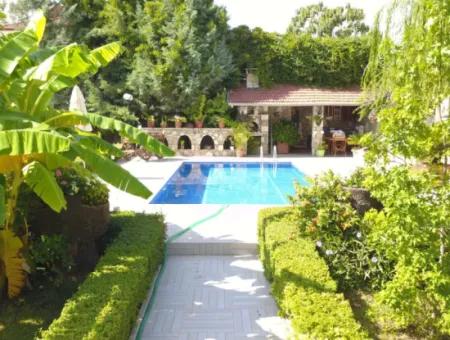 Luxury Villa With Pool In 1458 M² Plot For Sale In Köyceğiz