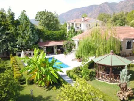 Luxury Villa With Pool In 1458 M² Plot For Sale In Köyceğiz