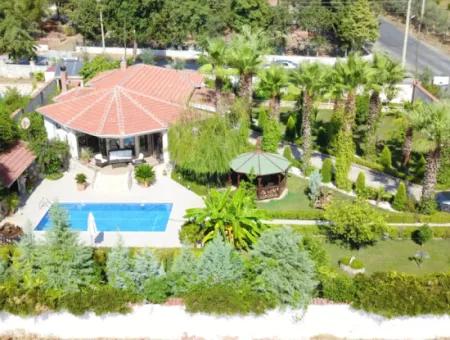 Luxury Villa With Pool In 1458 M² Plot For Sale In Köyceğiz