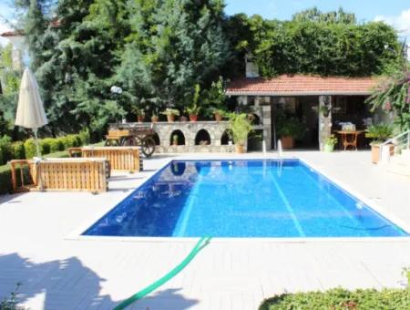 Luxury Villa With Pool In 1458 M² Plot For Sale In Köyceğiz