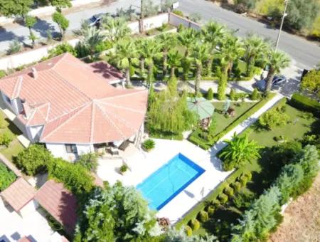 Luxury Villa With Pool In 1458 M² Plot For Sale In Köyceğiz