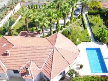 Luxury Villa With Pool In 1458 M² Plot For Sale In Köyceğiz