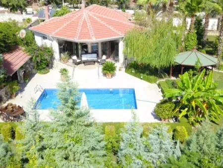 Luxury Villa With Pool In 1458 M² Plot For Sale In Köyceğiz