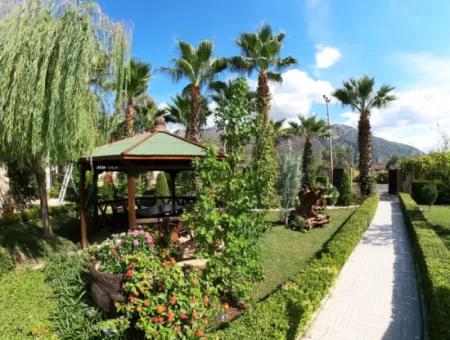 Luxury Villa With Pool In 1458 M² Plot For Sale In Köyceğiz