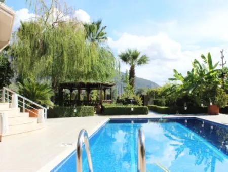 Luxury Villa With Pool In 1458 M² Plot For Sale In Köyceğiz