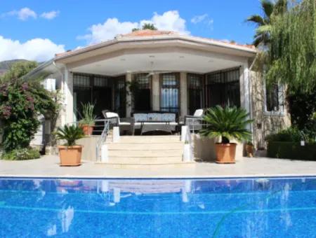 Luxury Villa With Pool In 1458 M² Plot For Sale In Köyceğiz